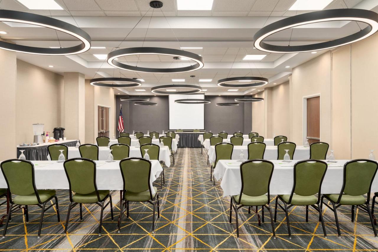 Holiday Inn Florence By Ihg Exterior photo