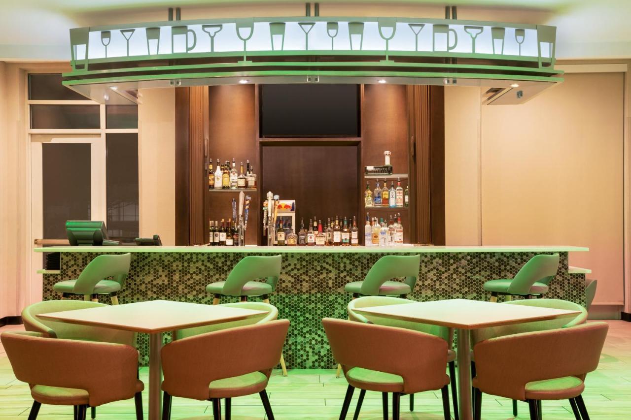 Holiday Inn Florence By Ihg Exterior photo